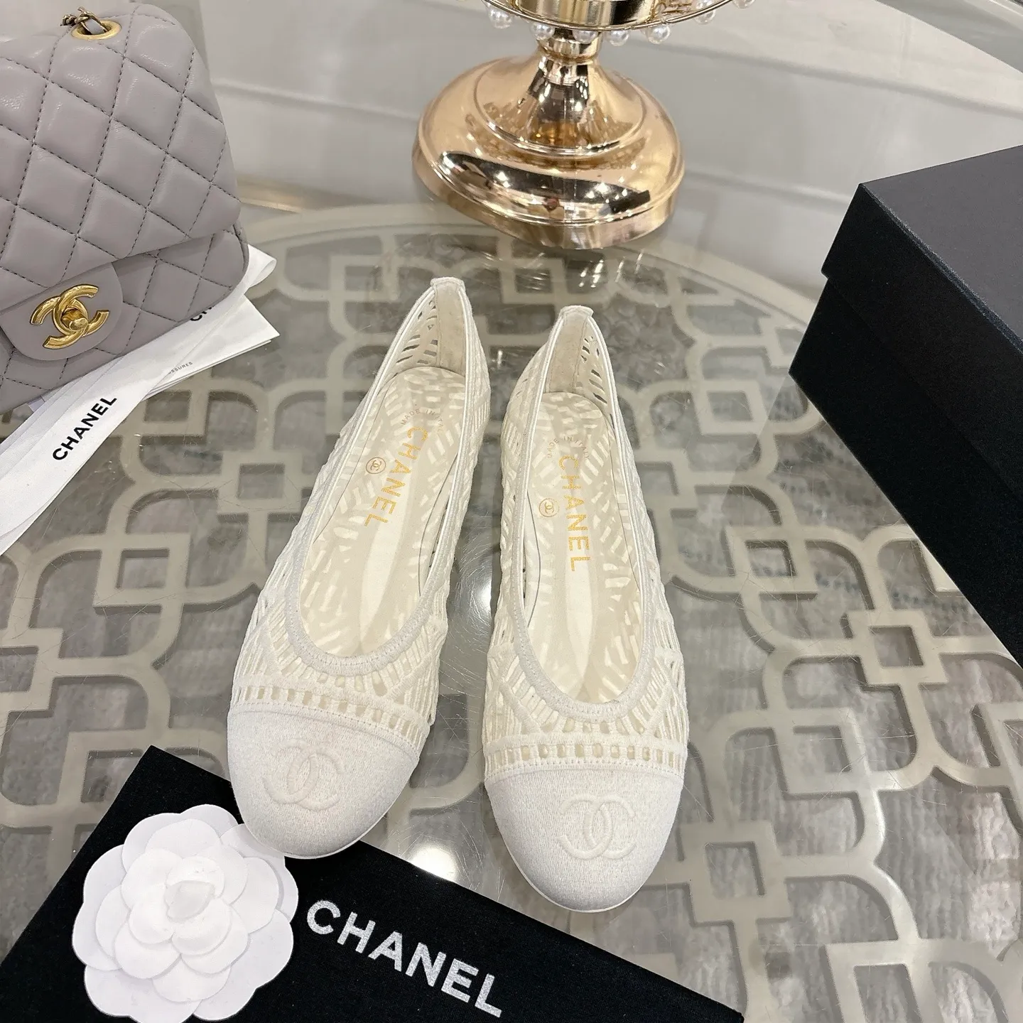 👟👟Ex-factory price 520👟👟 Chanel 25SS finally comes out with woven ballet shoes‼ ️ Shoes worthy of their own article, I have to say that they are finally waiting for you! So elegant and chill. Wear it in the summer to enjoy the breeze and walk on the street. Round square toe design. Cute and cute~ The appearance is super online. When you wear it, you will feel like a wealthy daughter. I thought it was good-looking. Only when I put it on my feet do I know how easy it is to wear~ Upper: Exclusive custom-made mesh (comfortable and breathable) Foot pad: Sheepskin Outsole: Genuine leather sole imported from Italy Size: 35-39 (customized at 40.41.42)